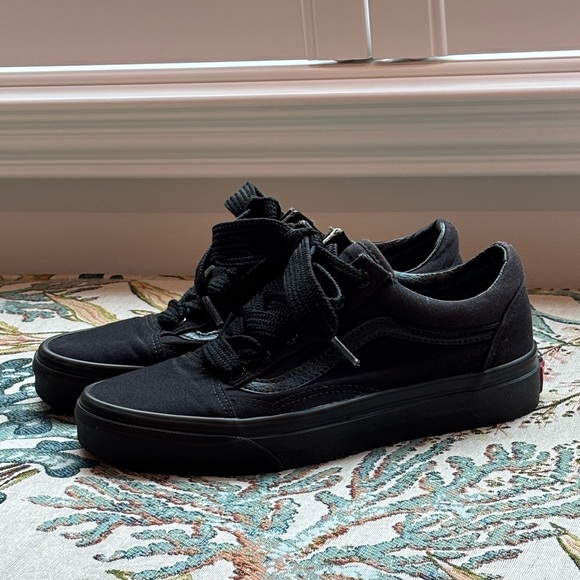 Vans Old Skool Skate Shoe - Black
Monochrome - Picture 2 of 6